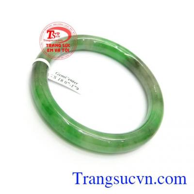 Vòng ngọc cẩm thạch có tác dụng mang lại may mắn, tài lộc, bình an cho gia chủ