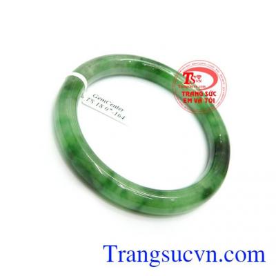 Vòng tay nữ ngọc hợp phong thủy mang lại may mắn, tài lộc, bình an cho gia chủ, là món quà tuyệt vời cho phái đẹp những dịp ý nghĩa