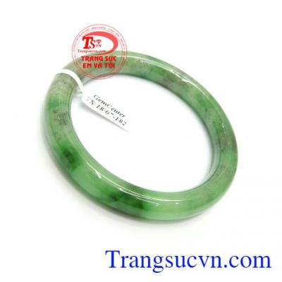 Những người mang Ngọc cẩm thạch hoặc thiền định với nó, làm cho họ cảm thấy tích cực hơn, hạnh phúc, tràn đầy năng lượng, tự tin và khỏe mạnh hơn