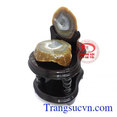 Tụ bát bảo phù hợp đặt ở bàn bàn làm việc, bàn học, phòng khách, nơi bán hàng nhằm thu hút tài lộc, tập trung năng lượng