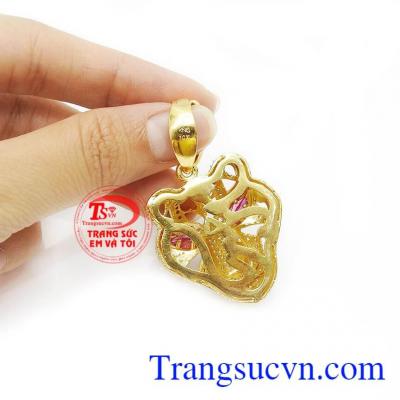 Mặt dây thiết kế độc đao và mạnh mẽ