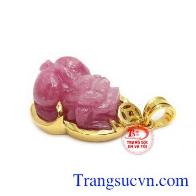 Móc treo cũng thiết kế nhỏ gọn, phù hợp với dây đeo