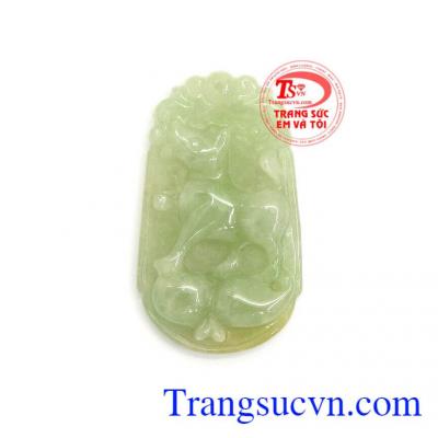 Mặt Dây Tuổi Tuất May Mắn ngọc cẩm thạch thiên nhiên chứa nguồn năng lượng dồi dào, có tác dụng giải trừ tà khí, mang may mắn, bình an và tài lộc cho chủ nhân