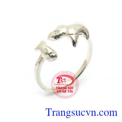 Nhẫn Bạc Nữ Độc Đáo đeo hợp phong cách thời trang, với đường nét thiết kế tôn lên sự trẻ trung, cá tính và phong cách phái đẹp