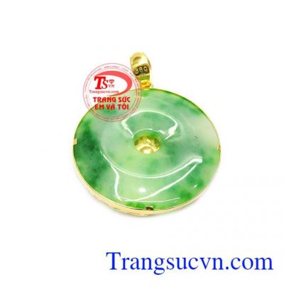 Ngọc cẩm thạch hợp mệnh mang lại cho người dùng sự bình an và may mắn