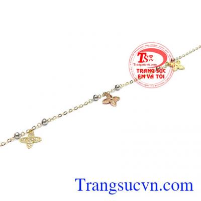 Lắc Chân Bốn Lá May Mắn