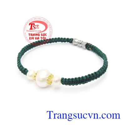 Ngọc trai là biểu tượng của sự thuần khiết , quý phái và đầy nữ tính