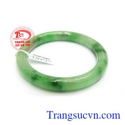 Vòng Ngọc Phỉ Thúy Hưng Thịnh màu sắc đẹp, chất lượng cao, đeo hợp thời trang và phong thủy, mang lại sự sang trọng, quý phái