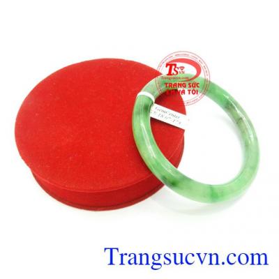 Vòng ngọc phỉ thúy là món quà tuyệt vời giành tặng người yêu thương trong những dịp ý nghĩa.