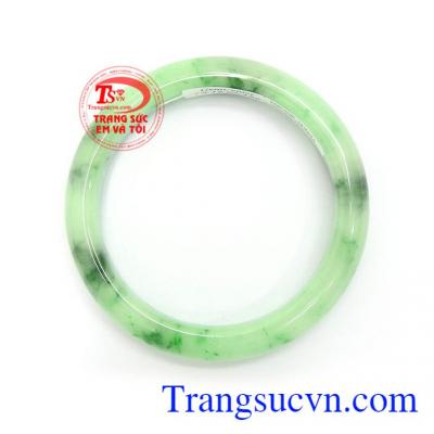 Vòng Ngọc Phỉ Thúy Thịnh Vượng đeo đẹp, thời trang sang trọng, ngọc phỉ thúy là kết tinh của thiên nhiên chứa nguồn năng lượng dồi dào, có tác dụng mang lại bình an, may mắn và tài lộc cho người đeo