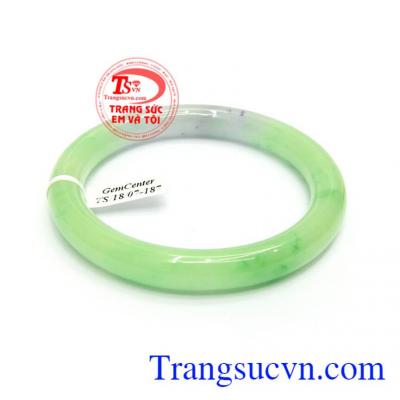 Vòng Phỉ Thúy Thiên Nhiên Như Ý tôn lên sự sang trọng, quý phái cho phái đẹp