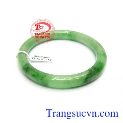Vòng Ngọc Jadeite Đại Phát Lộc vừa là món đồ trang sức quý phái sang trọng vừa là lá bùa hộ mệnh cho phái đẹp