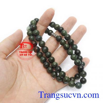 Trang sức đá quý, kết hợp với nhiều trang phục