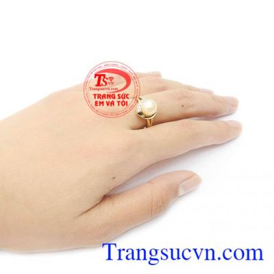 Phù hợp với nhiều trang phục 