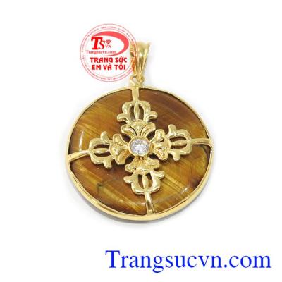 Mặt dây nam tinh tế là sản phẩm mặt dây chuyền được chế tác tinh tế với đá mắt hổ thiên nhiên bọc vàng đẹp