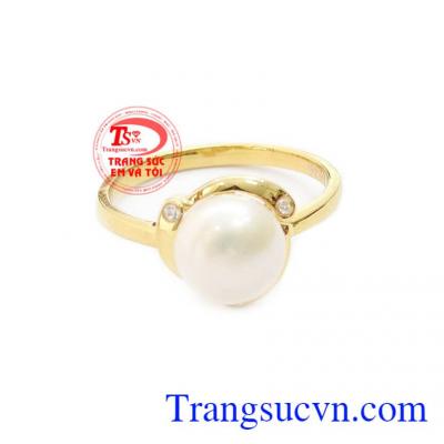 Ngọc trai trắng tinh tế, mang đậm nét nữ tính của người phụ nữ