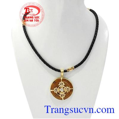 Bộ dây nam tinh tế là sản phẩm vàng 18k bọc đá mắt hổ thiên nhiên