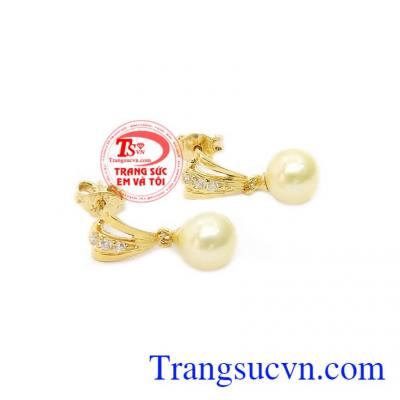 Ngọc trai vàng được kết hợp cùng vàng tây 14k rất sang trọng và tinh tế