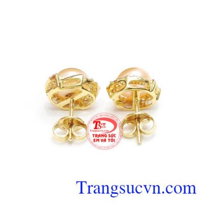 Hoa tai ngọc trai mang lại vẻ đẹp sang trọng cho phái nữ