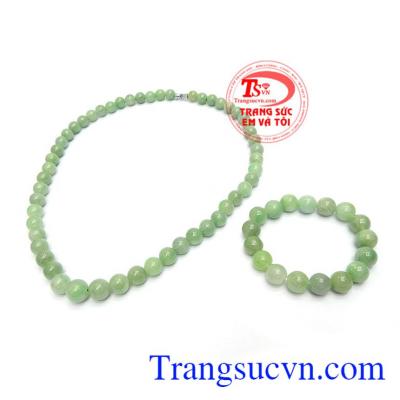 Bộ chuỗi ngọc cẩm thạch quý phái là sản phẩm chuỗi ngọc cẩm thạch thiên nhiên