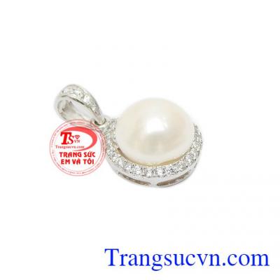 Thiết kế tinh tế va fsang trọng tôn vinh vẻ đẹp người phụ nữ