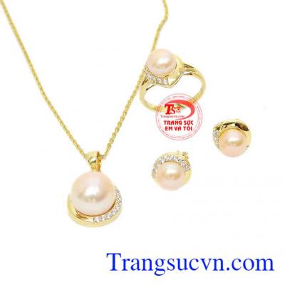 Trang sức ngọc trai giúp tôn vinh vẻ đẹp của phái nữ
