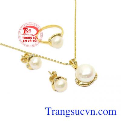 Trang sức ngọc trai mang ý nghĩa của hạnh phúc, bình an và trường tồn