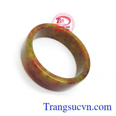Vòng Cẩm Thạch Bản Vuông May Mắn chứa một nguồn năng lượng dương dồi dào, vì thế, khi mang bất kỳ một món trang sức từ đá cẩm thạch bạn sẽ được tiếp thêm nguồn động lực, mạnh mẽ, lạc quan trong cuộc sống