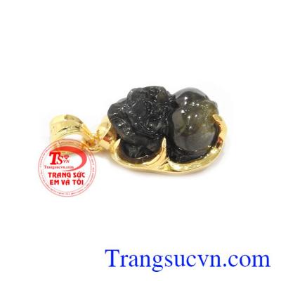 Mặt nữ tỳ hưu saphia là sản phẩm saphia thiên nhiên, sang trọng