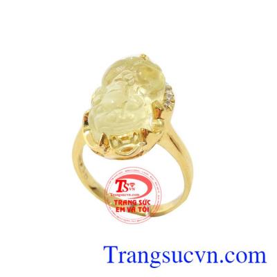 Nhẫn tỳ hưu ngậm vàng là sản phẩm nhẫn nữ mang ý nghĩa phong thủy tốt trong việc kinh doanh