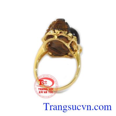 Nhẫn vàng màu tinh tế gắn tỳ hưu đá