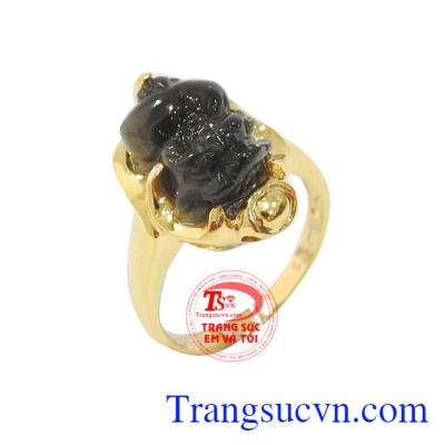 Nhẫn nữ tỳ hưu saphia là sản phẩm đá saphia thiên nhiên được bọc vàng 14k đẹp