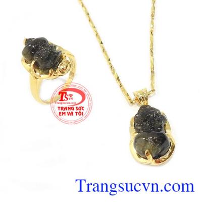 Bộ trang sức nữ tỳ hưu saphia là sản phẩm bộ trang sức may mắn về tiền tài