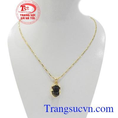 Mặt nữ tỳ hưu saphia là sản phẩm saphia thiên nhiên, sang trọng