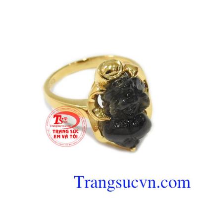 Tỳ hưu là linh vật cát tường mang lại nhiều may mắn, giữ tiền tài cho người đeo