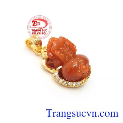 Mặt Tỳ Hưu Vàng Cát Khí chạm khắc tinh xảo, độc đáo, phù hợp nhiều loại dây chuyền khác nhau