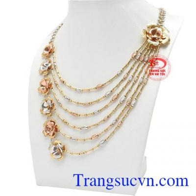 Sản phẩm chế tác từ vàng 18k vô cùng tinh tế 