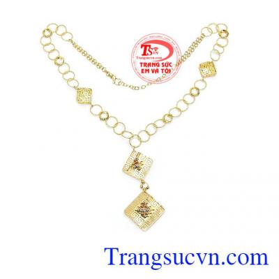 Phù hợp với nhiều kiểu trang phục