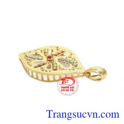 Sản phẩm chế tác từ vàng 18k cùng sự kết hợp của vàng trắng, vàng hồng, vàng màu