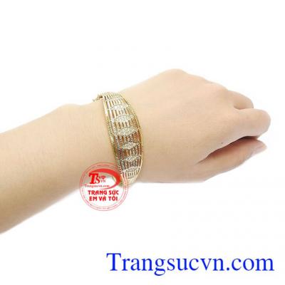 Vòng tay sang trọng, quý phái tôn vinh nét đẹp của người phụ nữ