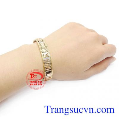 Vòng tay phù hợp với nhiều kiểu trang phục