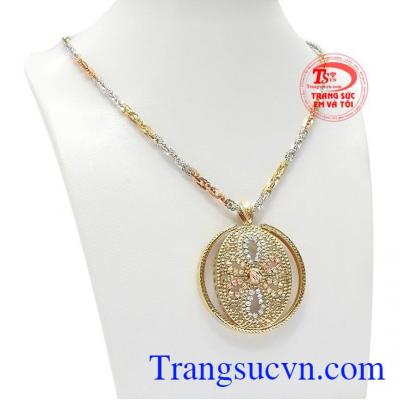 Thiết kế sang trọng, quý phái tôn vinh vẻ đẹp của người phụ nữ