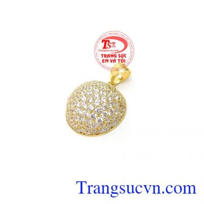 Mặt tai vàng tây chế tác tinh xảo, kiểu dáng độc đáo thời trang