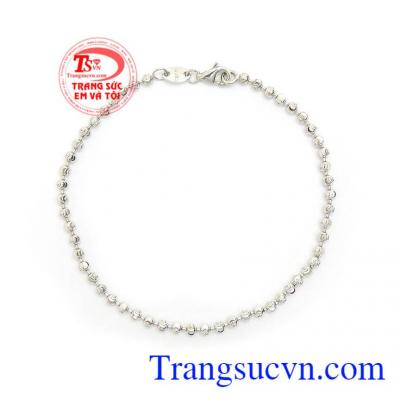 Lắc tay vàng trắng phù hợp làm quà tặng trọng những dịp ý ghĩa