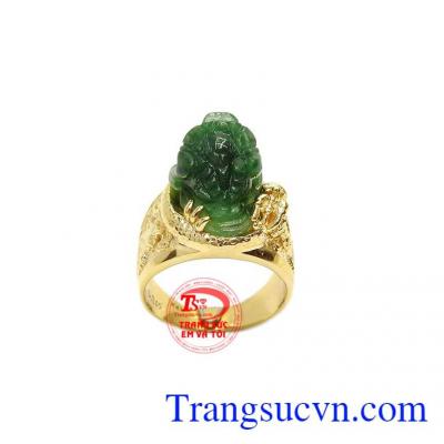 Sản phẩm càng thêm nổi bật khi các chi tiết rồng bay được chế tác tinh tế ở hai bên cạnh nhẫn.