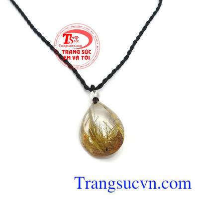 Dây đeo cổ thạch anh tóc may mắn là sản phẩm thạch anh tóc thiên nhiên với các sợi rutin vàng óng