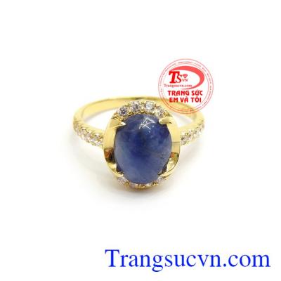 Nhẫn Nữ Vàng Sapphire Quyền Lực với đá Sapphire tượng trưng cho sự giàu sang, thịnh vượng, quyền lực, sự sáng suốt và sức mạnh nội tâm