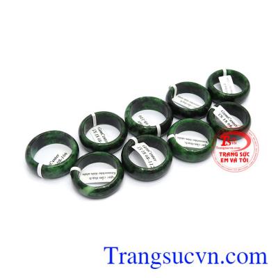 Ngọc cẩm thạch mang đến sự may mắn và tài lộc cho người dùng