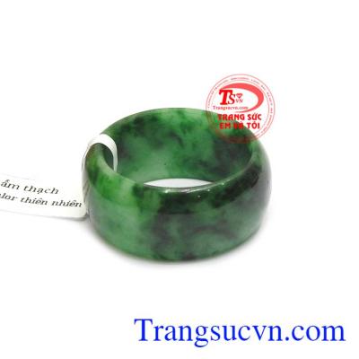 Bản thân ngọc luôn sản sinh ra năng lượng dồi dào giúp người dùng như được tiếp thêm năng lượng, mạnh mẽ, lạc quan và vui vẻ.