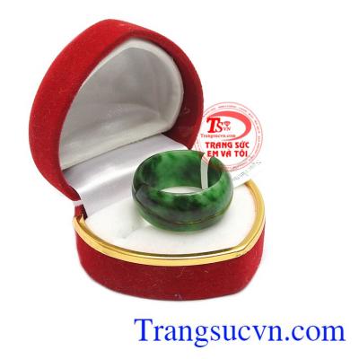 Ngọc cẩm thạch thiên nhiên thể hiện sự sang trọng, cao sang, quyền quý